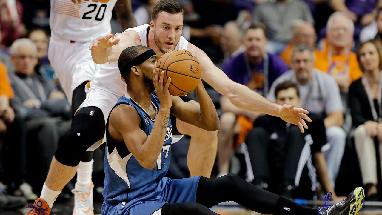 Love, Wolves beat Phoenix with late outburst